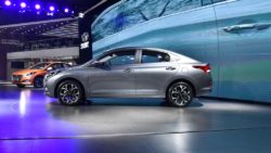 2017-Hyundai-Verna-side-makes-world-premiere