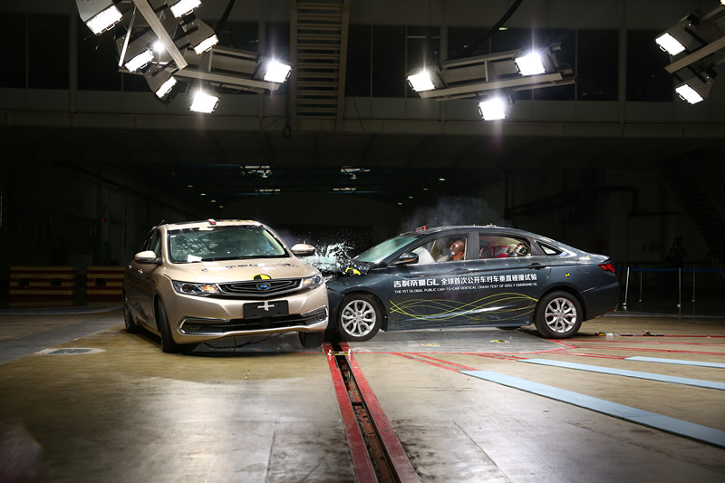 C-NCAP Tests World's First 90 Degrees Car-to-Car Collision 4