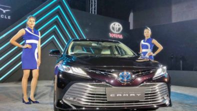 2019 Toyota Camry Hybrid launched in India for INR 36.95 lac 3