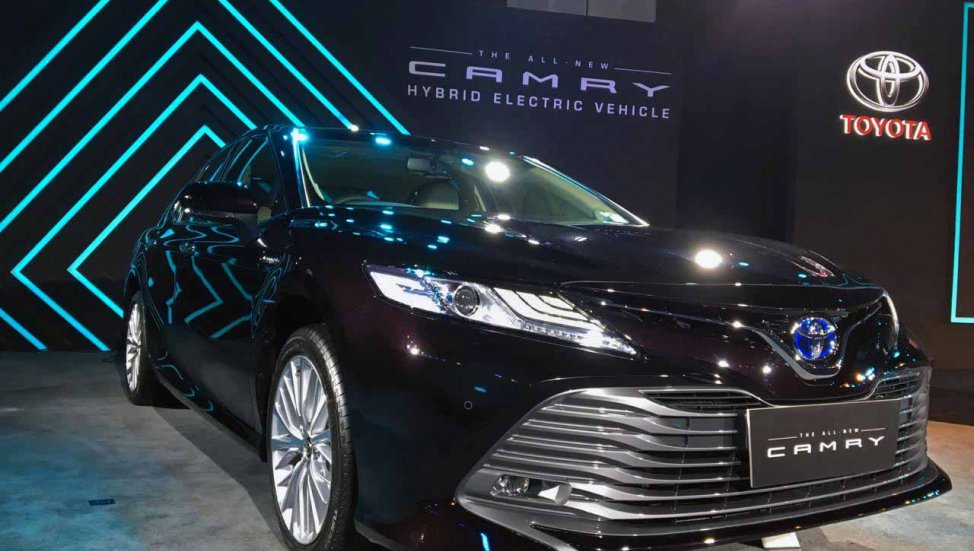 2019 Toyota Camry Hybrid launched in India for INR 36.95 lac 1