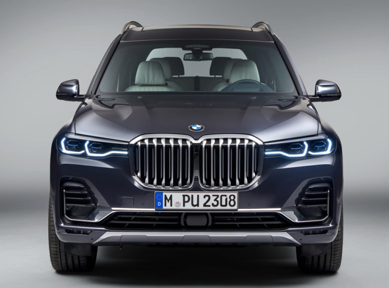 BMW X7 Launched in Pakistan and India 1
