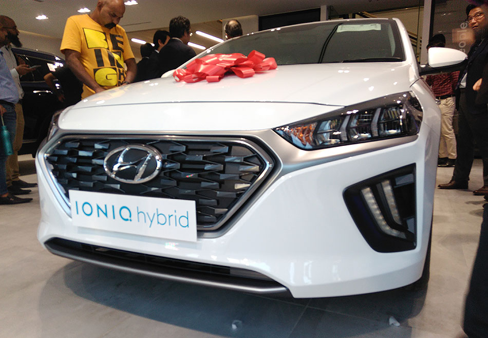 Hyundai Unveils Ioniq Hybrid- Digital Showroom Inaugurated in Karachi 2