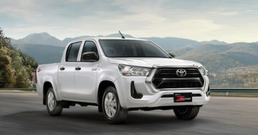 2020 Toyota Hilux Facelift Debuts in Thailand 7