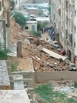 Multiple Vehicles Damaged due to Landslide in Karachi 5