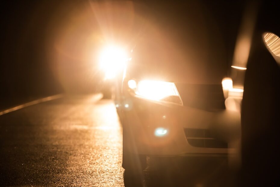 When to Use High-Beam and Low-Beam Headlights 1