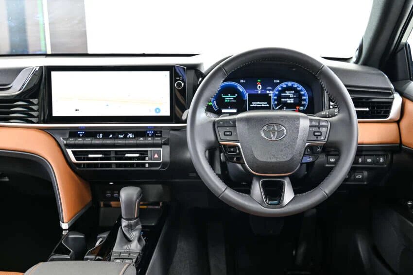 2024 Toyota Camry Premium Luxury Thailand 356 850x567