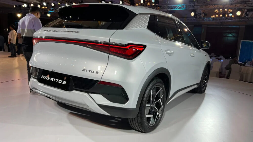 BYD-Atto-3-EV-2022-video-review-specs-details-in-Hindi-1 | CarSpiritPK