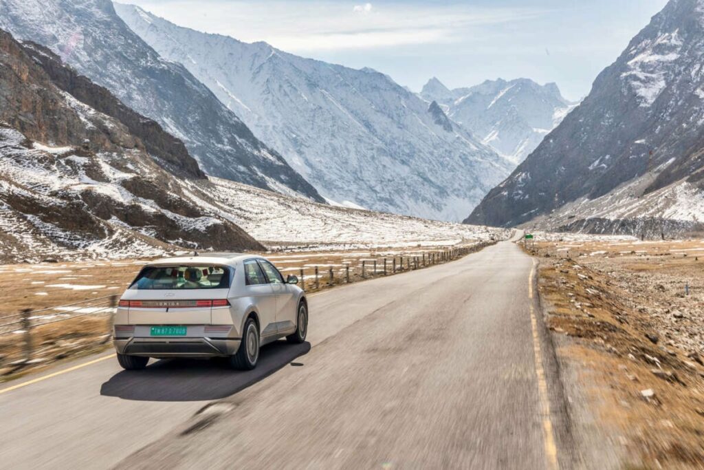 Hyundai Ioniq 5 EV Sets Guinness World Record for Greatest Altitude Change by an Electric Car 2