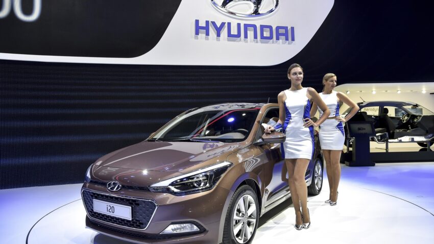 Hyundai Paris Motor Show Girls