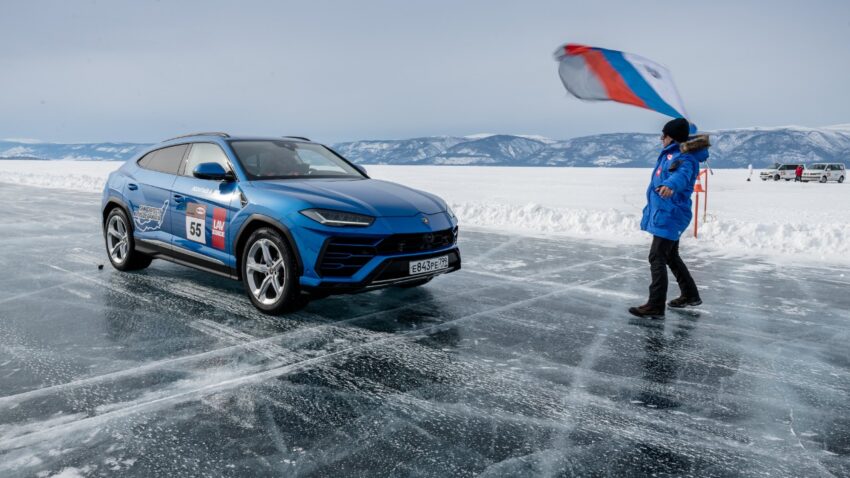 Lamborghini Urus tops 298 kmph at frozen Lake Baikal 2