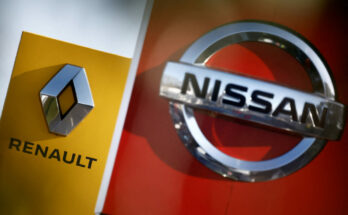 FILE PHOTO: The logos of car manufacturers Nissan and Renault are seen in front of dealerships