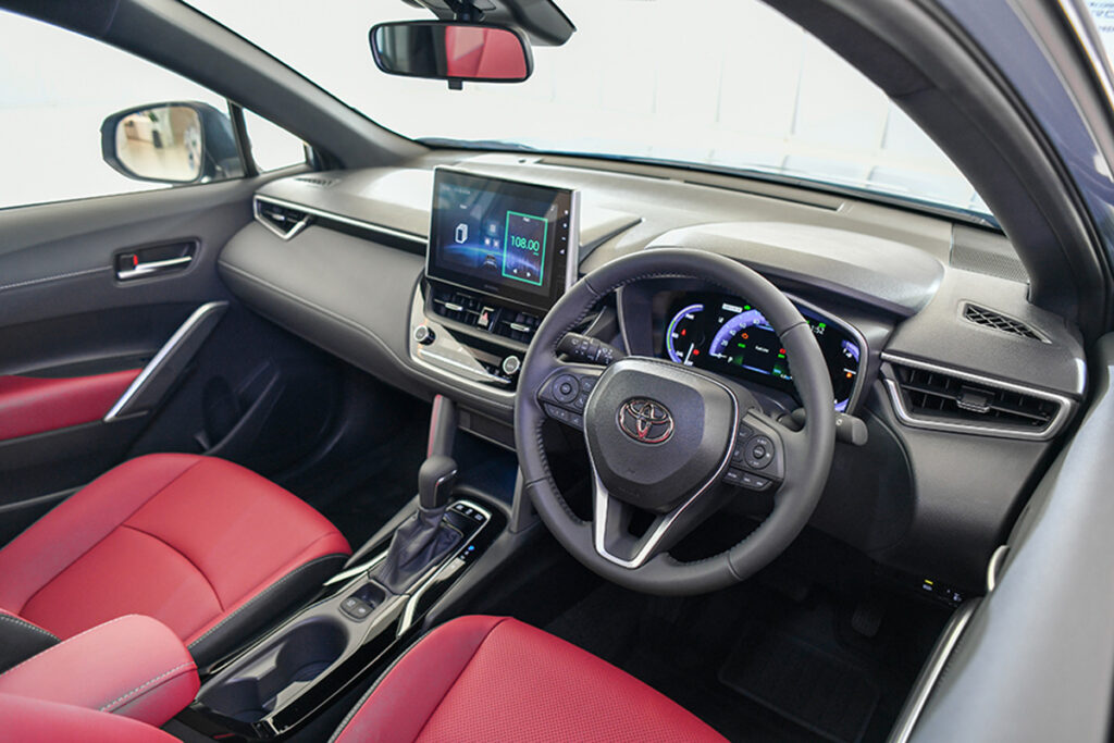 Toyota Corolla Cross HEV Premium 06