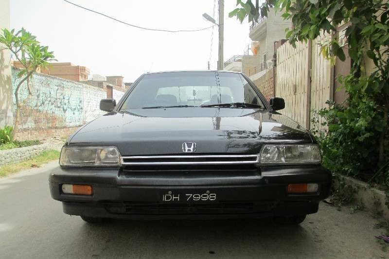 Third-Generation Honda Accord (1985-89): An Icon of Luxury and Reliability 9