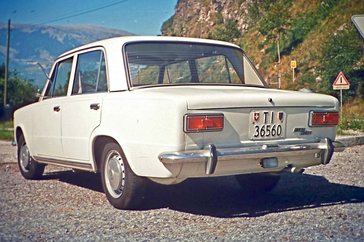 The Iconic Fiat 124 (1966-1974): A Revolutionary Compact Sedan 9