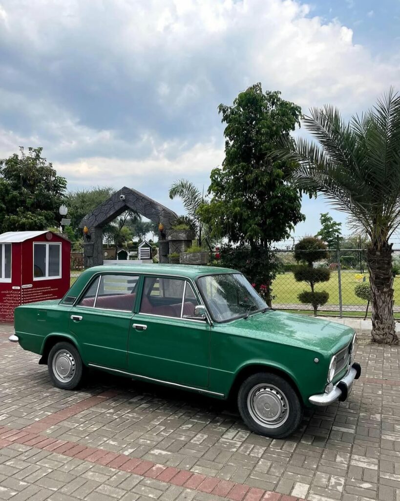 The Iconic Fiat 124 (1966-1974): A Revolutionary Compact Sedan 6