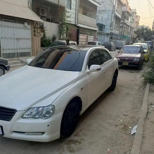 Remembering Toyota Mark X (X120): A Blend of Luxury and Performance 12