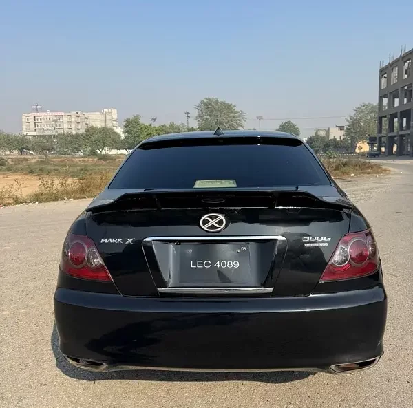 Remembering Toyota Mark X (X120): A Blend of Luxury and Performance 16