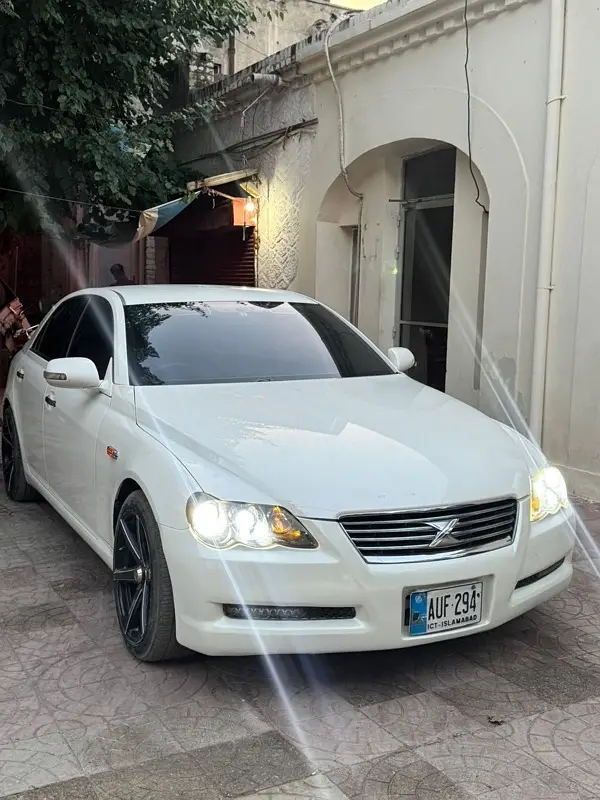 Remembering Toyota Mark X (X120): A Blend of Luxury and Performance 5