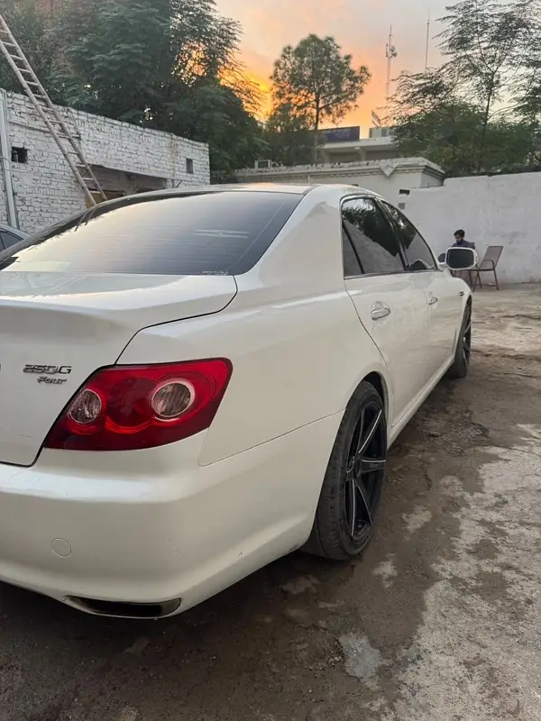 Remembering Toyota Mark X (X120): A Blend of Luxury and Performance 6