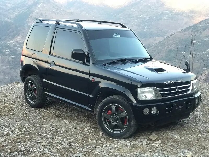 The Pajero Mini: A Beloved Compact SUV in Pakistan's JDM Import Scene of the Mid-2000s 13