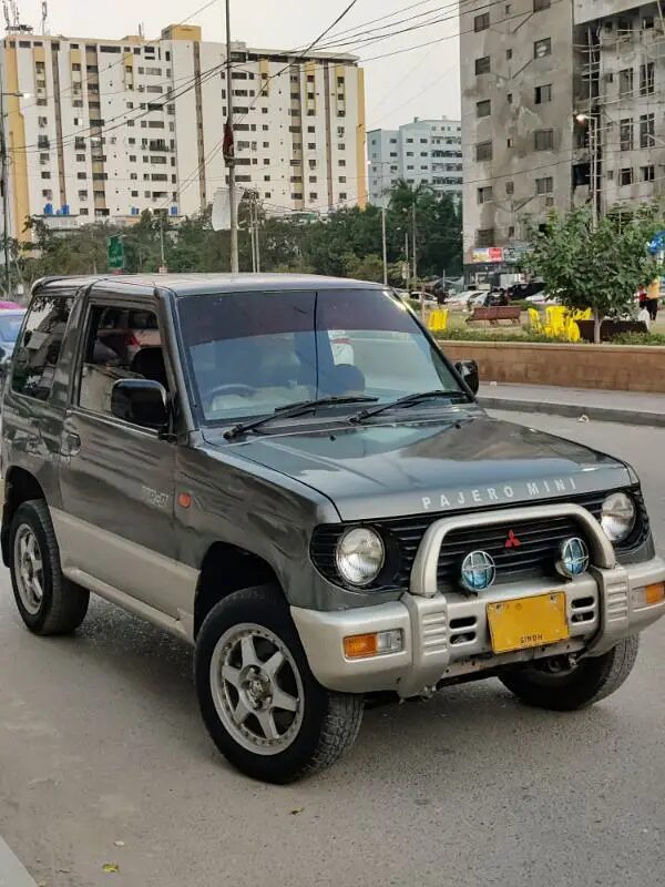 The Pajero Mini: A Beloved Compact SUV in Pakistan's JDM Import Scene of the Mid-2000s 3