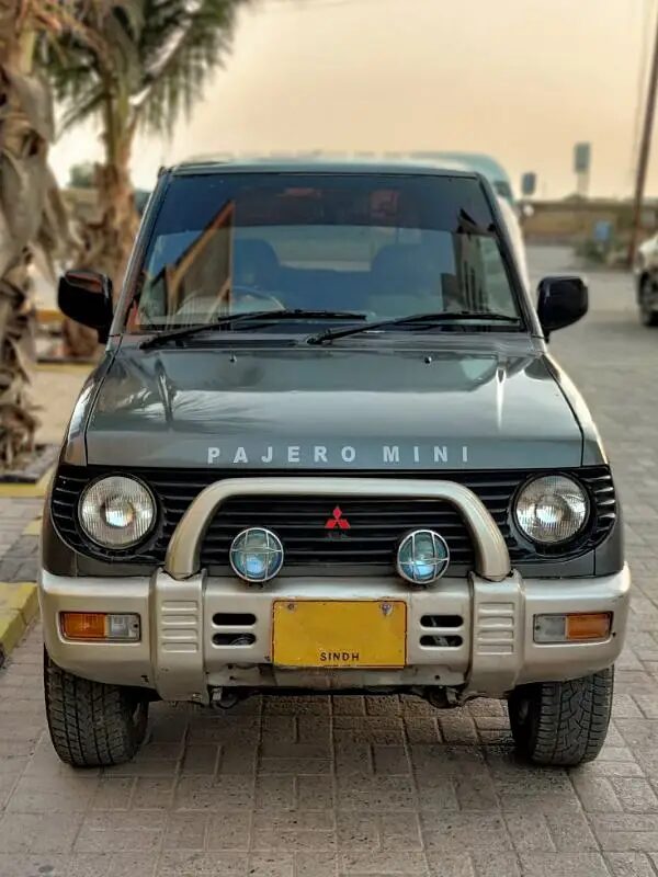 The Pajero Mini: A Beloved Compact SUV in Pakistan's JDM Import Scene of the Mid-2000s 4