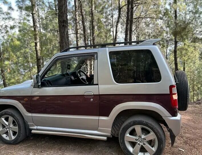 The Pajero Mini: A Beloved Compact SUV in Pakistan's JDM Import Scene of the Mid-2000s 9