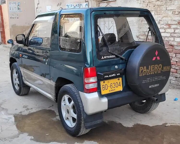 The Pajero Mini: A Beloved Compact SUV in Pakistan's JDM Import Scene of the Mid-2000s 6