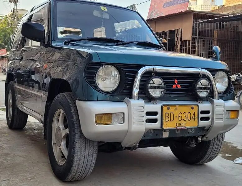 The Pajero Mini: A Beloved Compact SUV in Pakistan's JDM Import Scene of the Mid-2000s 5