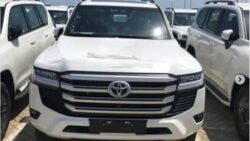toyota land cruiser lc 300 spied front 78f5