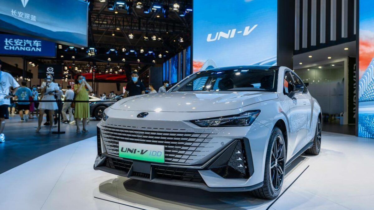 Changan Unveils 2 New Variants of UNI-V Sedan in China | CarSpiritPK
