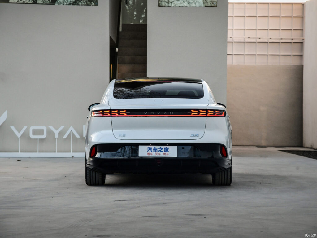 Voyah Zhuiguang electric sedan debuts in China with 510 hp and 730 km range